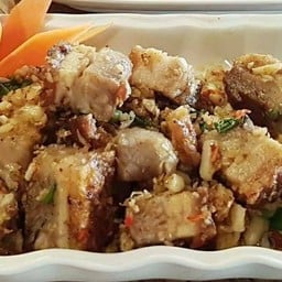 หมูกรอบรมควันผัดพริกเกลือ
