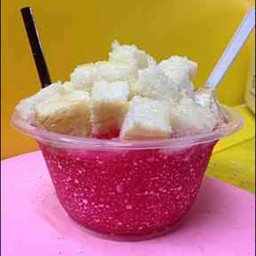 ปังเย็นน้ำแดง-ราดนมข้นหวาน