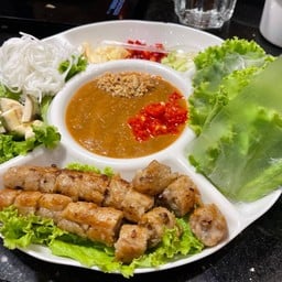 แหนมเนืองลุงโฮ