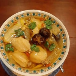 ปีกไก่เยื่อไผ่ตุ๋นยาจีน