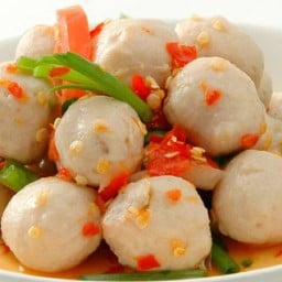 ยำลูกชิ้นรสแซ่บ by n’new