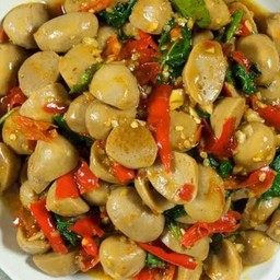 ข้าวกระเพราลูกชิ้นเนื้อ