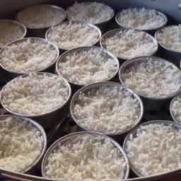 ข้าวนึ่งอบไอน้ำ แม่อินทร์ข้าวนึ่ง