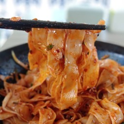 โหยโพเมี่ยน น้ำมันร้อนราดบะหมี่สูตรพิเศษ 油泼面