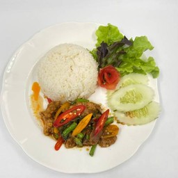ผัดพริกแกงหมูราดข้าว