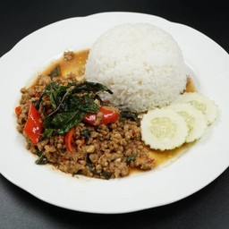 ข้าวผัดกะเพราเนื้อ