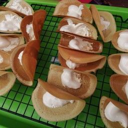 ขนมเบื้องครีมล้วนชิ้นละ5บาท
