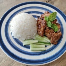 ข้าวหน้าหมูคลุกผงลาบ Pork with laab powder