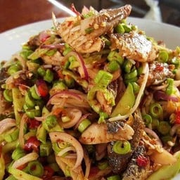 ยำขนมจีนแซ่บนัว