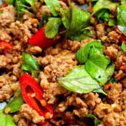 กระเพราเนื้อสับ กับข้าว