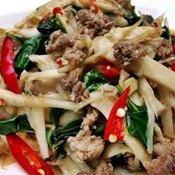 หมูผัดหน่อไม้สดราดข้าว