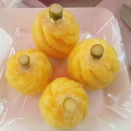 สับปะรดภูแล - หน้าธนาคารกสิกรไทย ตลาดน้ำพุ