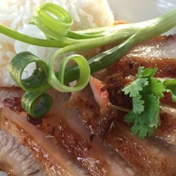 ข้าวคอหมูย่า ง Rice + grilled pork neck