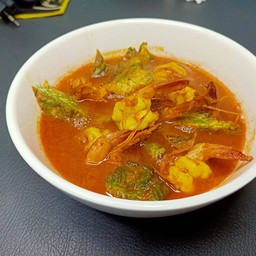 แกงส้มกุ้งชะอมไข่