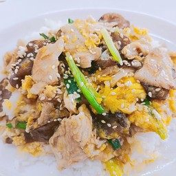 ข้าวผัดปูเลิศรส  แม่มณีเนื้อทอง ตลาดเพิ่มทรัพย์ หนามแดง