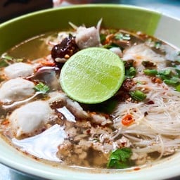 ก๋วยเตี๋ยวเฟียตซีคลับ บ้านเอื้อ2