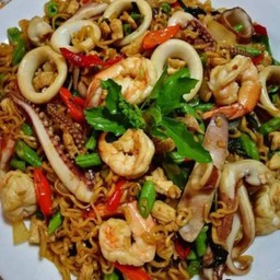 ผัดมาม่าขี้เมาทะเล