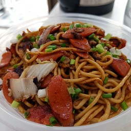 ผัดหมี่ใส่ไข่แฮม鸡蛋火腿炒面