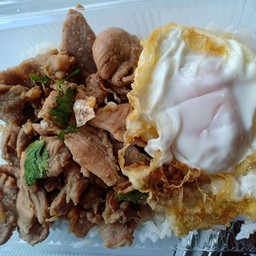 กระเพราไก่ทอดอินเตอร์