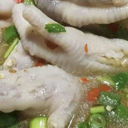 ต้มยำตีนไก่