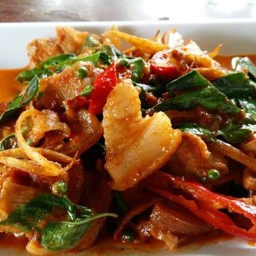 ผัดเผ็ดหมูป่า  กับข้าว