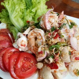 ร้านยำแซบบัวรอง