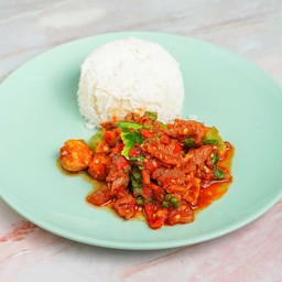 ผัดเผ็ดเนื้อ ราดข้าว