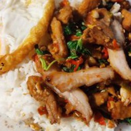 ข้าวกระเพราคอหมู Rice + grilled pork neck with basil