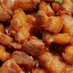 สามชั้นทอดน้ำปลา Fried pork belly with fish sauce