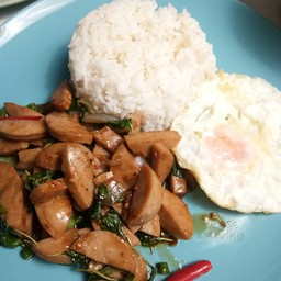 กระเพราหมูยอ ราดข้าว