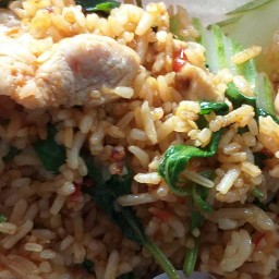 ข้าวยำไก่แซ่บ ไข่เจียวบุฟเฟ่ต์ กะเพรา