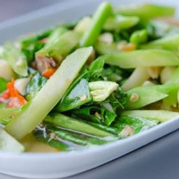 คะน้าผัดปลาเค็ม