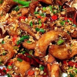 ปลากะพงคั่วพริกเกลือ