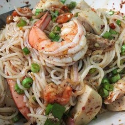 ยำขนมจีนน้ำปลาร้า(กุ้ง+หมูยอ+หมูสับ) noodle salad