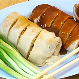 เปาะเปี๊ยะสด ถนนเเสงจันทร์