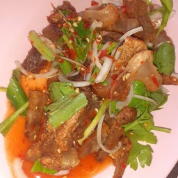 ยำหมูสามชั้นทอดกรอบ