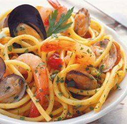 สปาเก็ตตี้ซีฟู้ตซอสมะเขือเทศ