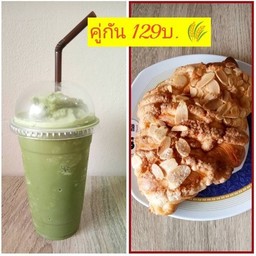 ชาเขียวปั่น แก้วใหญ่ คู่ครัวซองอัลมอลด์