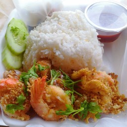 ข้าวกุ้งทอดกระเทียม