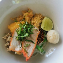 ก๋วยเตี๋ยวสุโขทัยต้มยำหมู