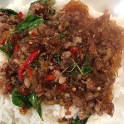 กระเพราวุ้นเส้นหมูสับ