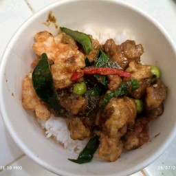 ผัดพริกแกงเขียวหวานราดข้าว