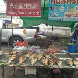 สุวรรณปลาเผาตลาดนัดคลองถม