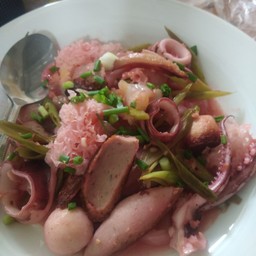 เส้นใหญ่เย็นตาโฟผัดแห้ง