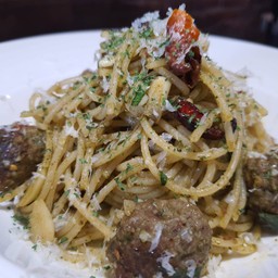 PT. มีทบอลผัดพริกกระเทียม