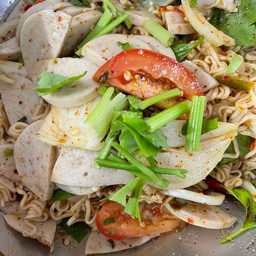 ยำมาม่าใส่หมูยอ