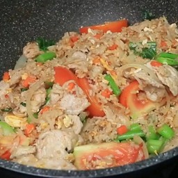 ข้าวผัดหมูหมักนุ่ม