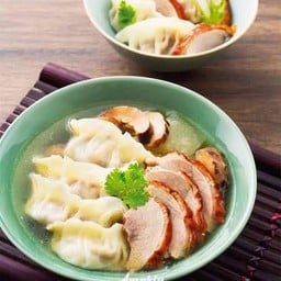 ชายสี่ บะหมี่เกี๊ยว หน้ารพ.บ้านฉาง