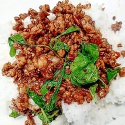 กระเพรา & ก๋วยเตี๋ยวลูกชิ้นหมู  by Ozone