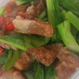 ข้าวราดผัดผักคะน้า